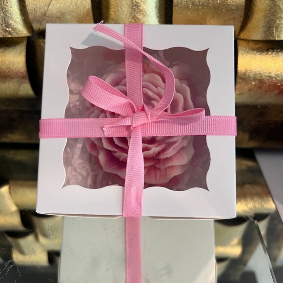 Peony Candle – Handmade Lilac Scented Gift - Picture 4 of 5